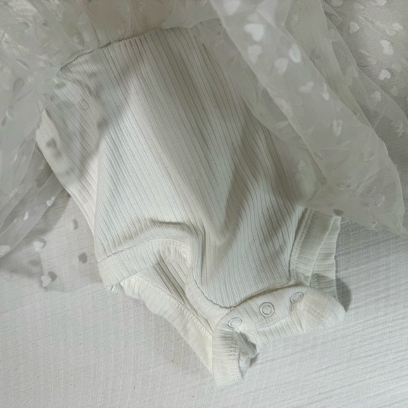 SHEIN baby girl white hearts Dress/romper 8-12 months - Picture 9 of 10